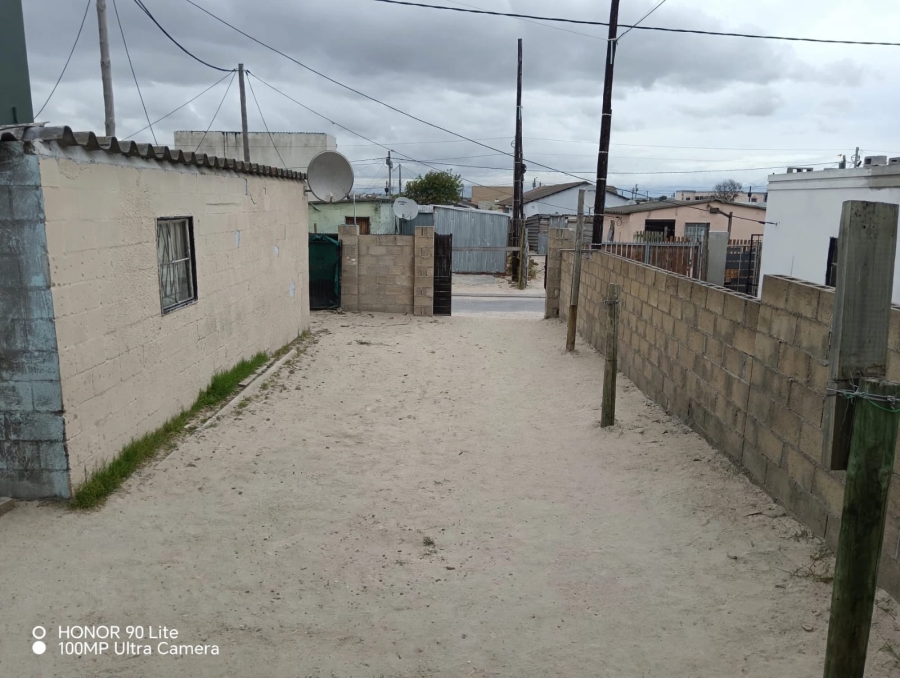 6 Bedroom Property for Sale in Mfuleni Western Cape